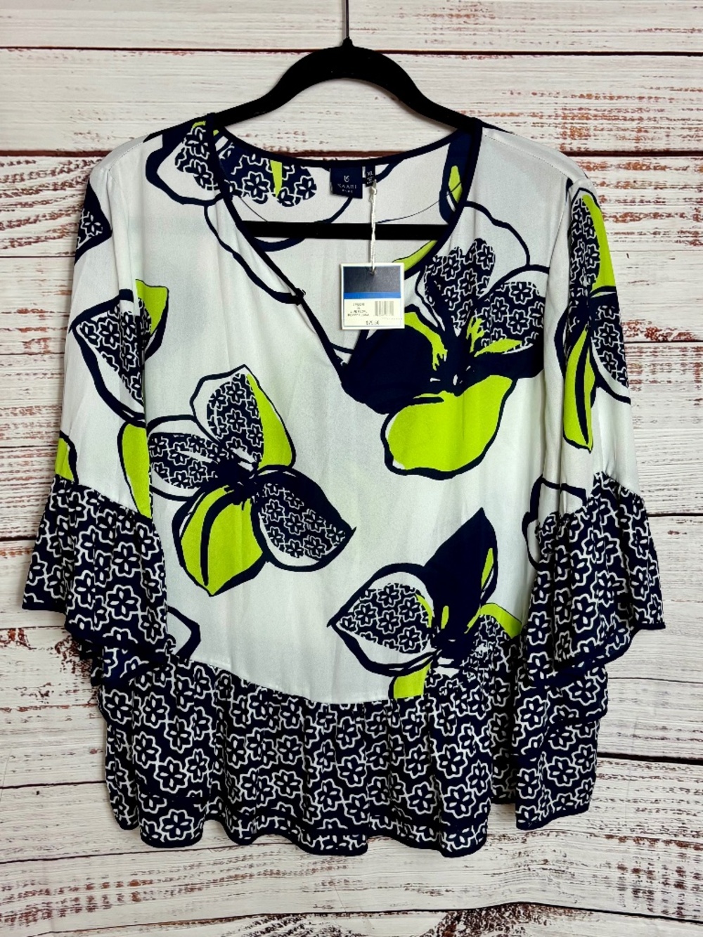 Kaari Blue NWT Lime floral poppy top size XL